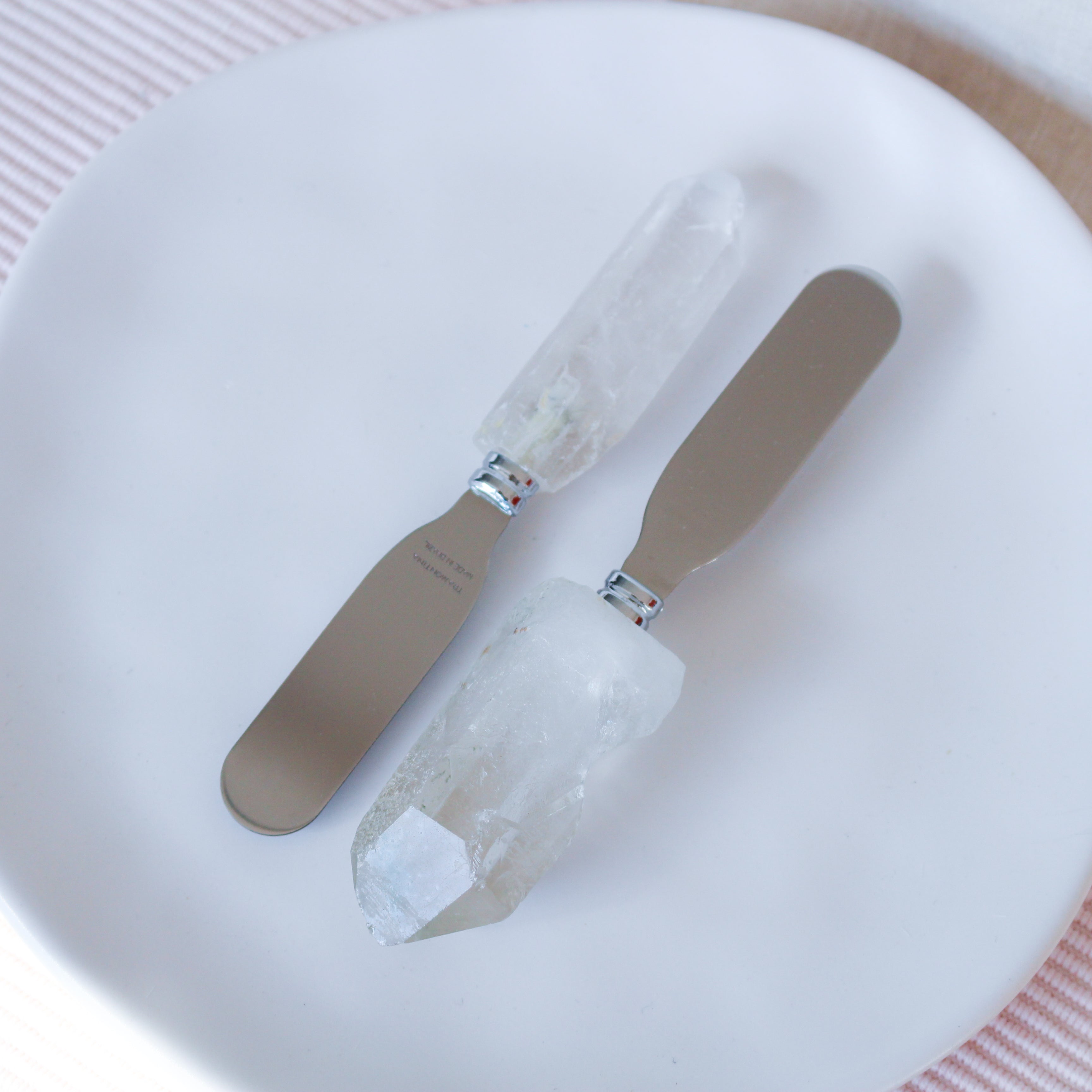 Spreader with Crystal Handle - Clear Quartz Point Rough